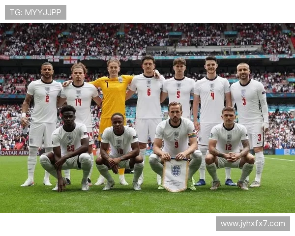 英格兰队今日训练迎来U20小将莱西塞缪尔坎贝尔三位新星加入